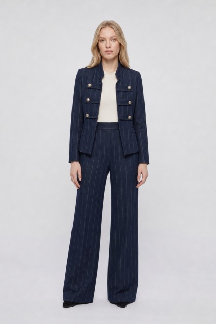 Casaca mujer azul SMF puesta