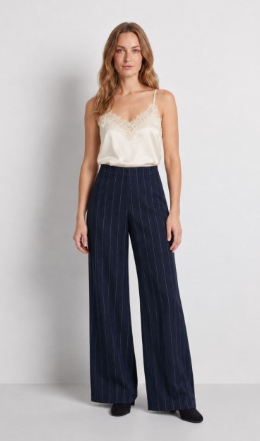Pantalón mujer azul SMF combinado con top
