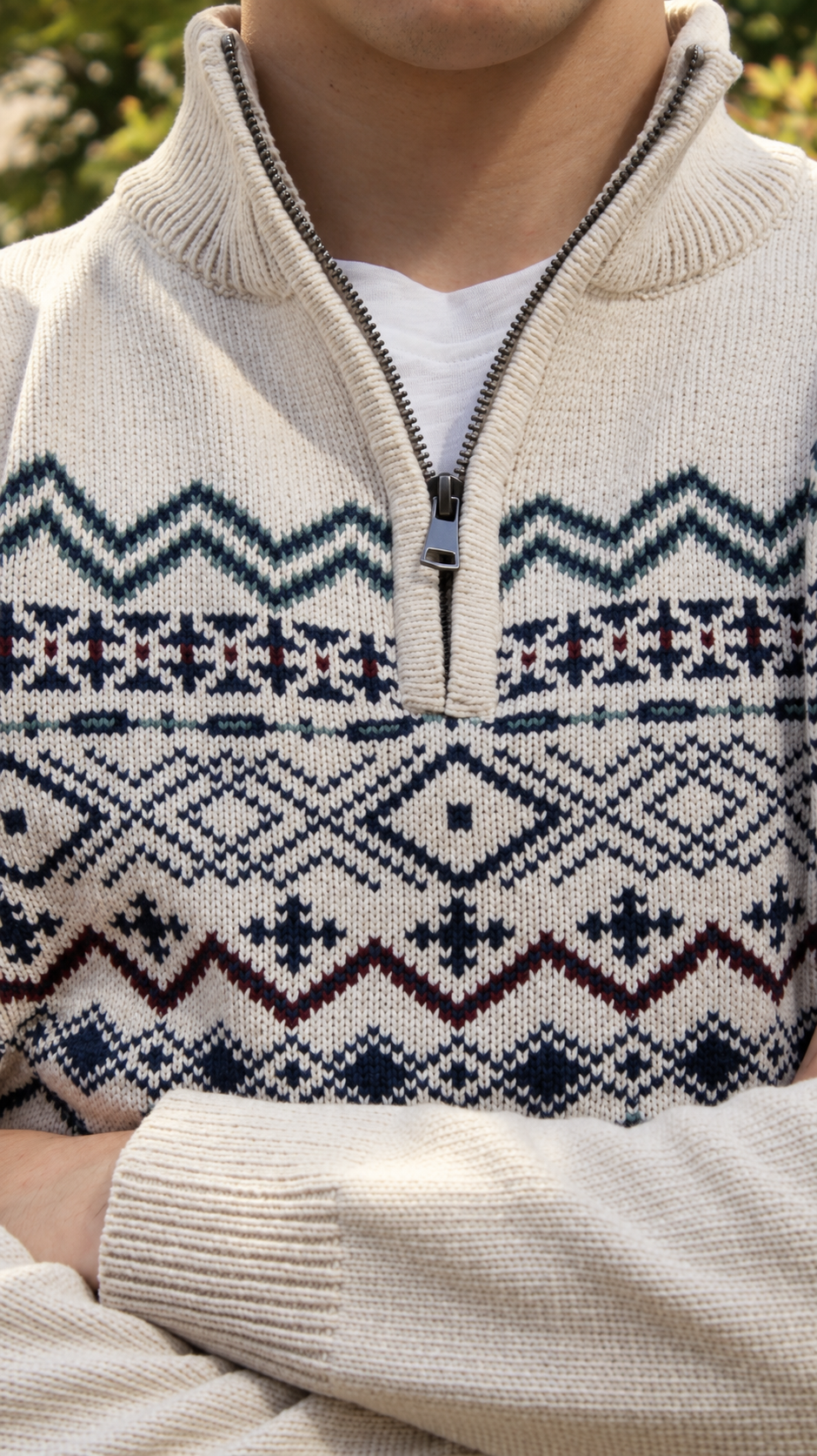 Detalle jersey hombre Tricots Ruiz beige con dibujo jacquard y cremallera