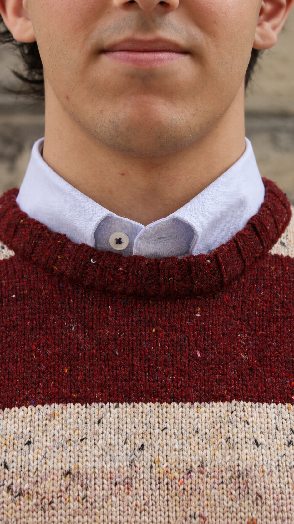 Detalle del tejido y cuello del jersey Frank & Josep de hombre